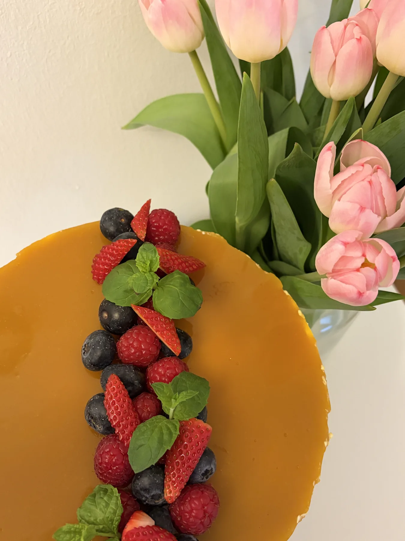 mango-valkosuklaa juustokakku